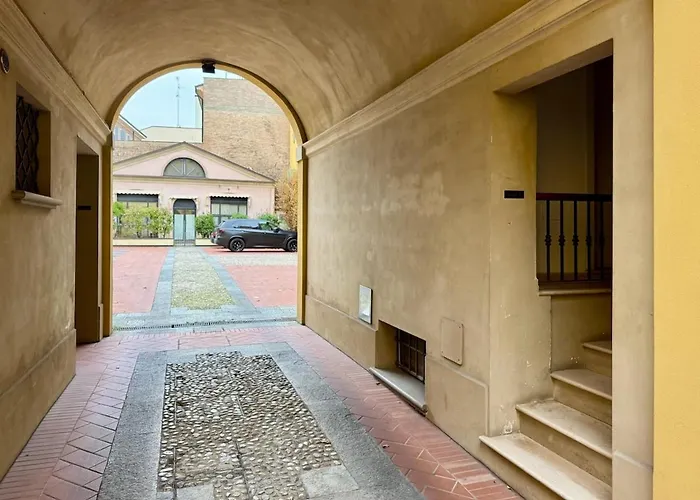 Modern Two-room Behind Ducal Palace شقة